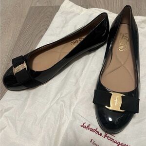 Brand New  Ferragamo Classics Varina ballet flat, Patent Leather, Size 8/38